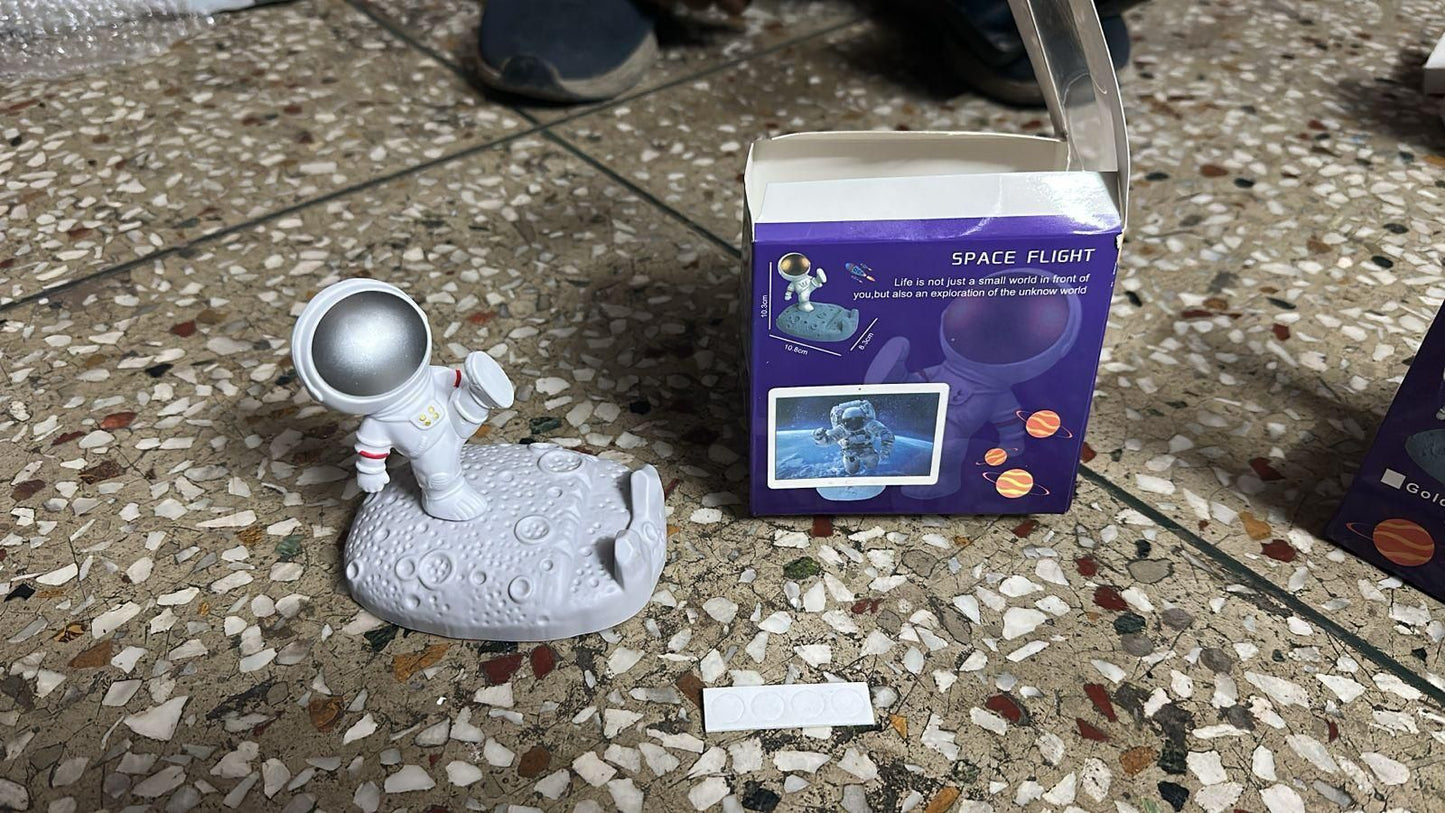 DM™ Nordic Style Astronauts Mobile Phone Stand Holder