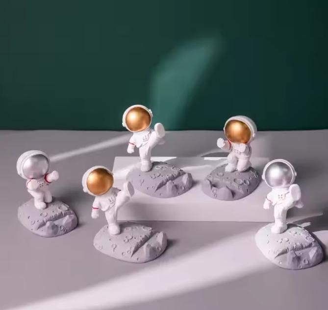 DM™ Nordic Style Astronauts Mobile Phone Stand Holder
