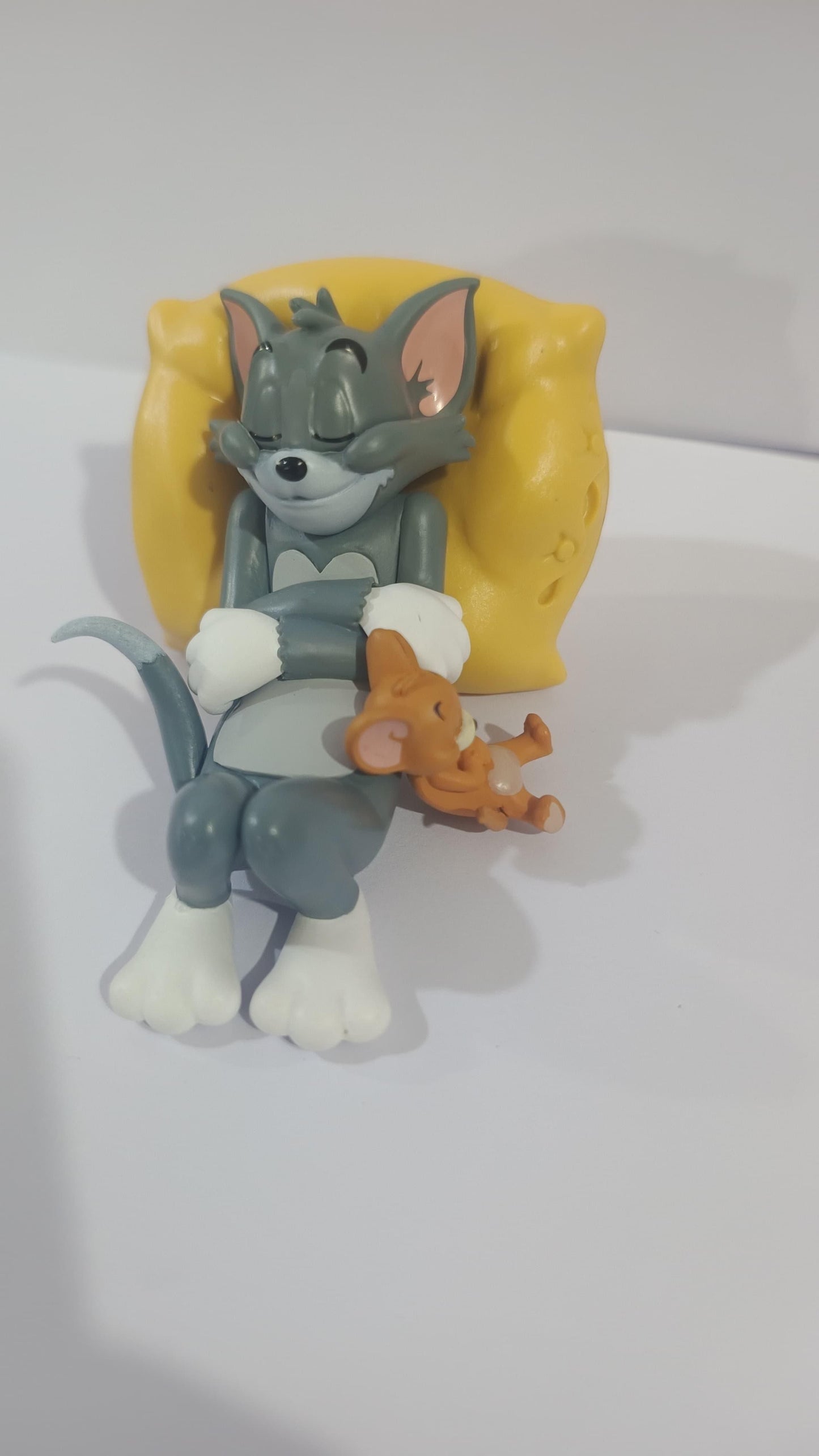 DM™ Tom & Jerry Cute Sleeping Car Interior Accessory